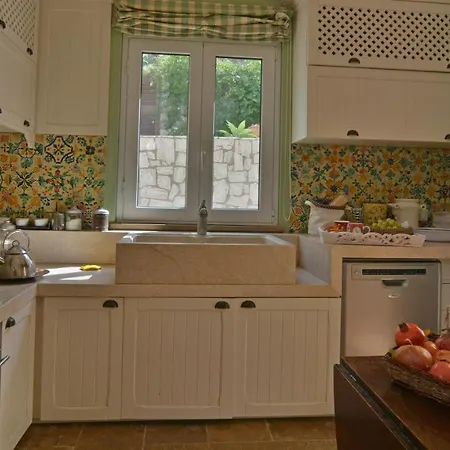 Villa Il Basto 8, Emma Cefalu