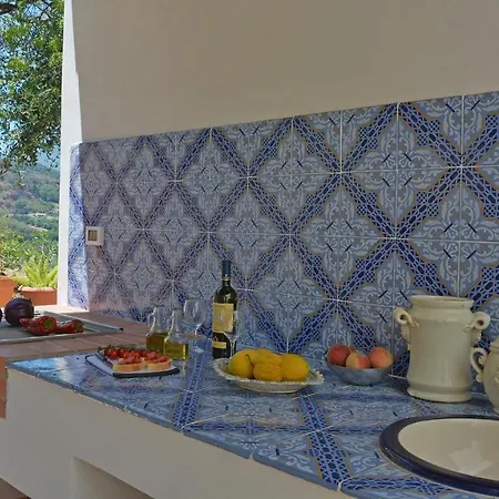 Villa Il Basto 8, Emma Cefalu